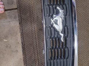 2014 ford mustang upper grill