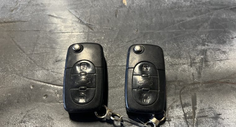 2 sets of Keys ignition door locks