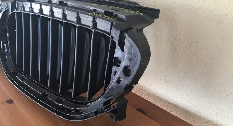 2019,2020 BMW 3 SERIES FRONT SHUTTER GRILLE NO COVER OEM USED