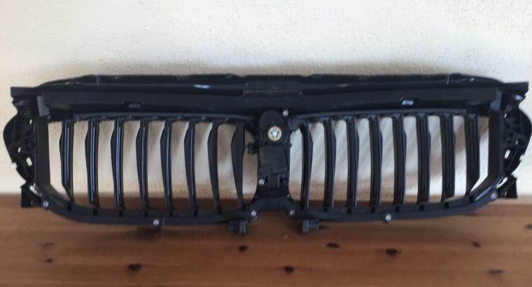 2019,2020 BMW 3 SERIES FRONT SHUTTER GRILLE NO COVER OEM USED
